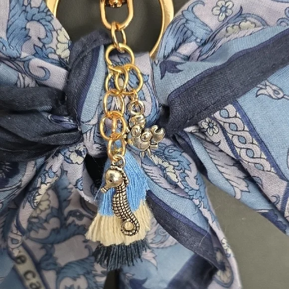 Pierre Cardin Blue Patterned Bow Keychain - Picture 3 of 7